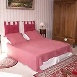Chateau De La Court D'aron Bed & Breakfast Saint-Cyr-en-Talmondais