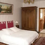 Chateau De La Court D'aron Bed and breakfast Saint-Cyr-en-Talmondais