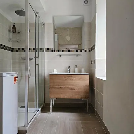 Chateau De La Court D'aron Bed & Breakfast 3*