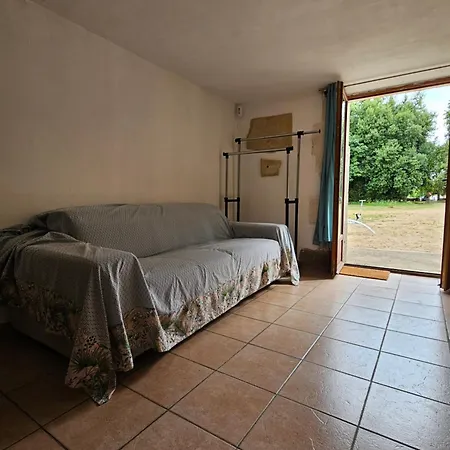 Château De La Court D'aron Alojamento de Acomodação e Pequeno-almoço 3*