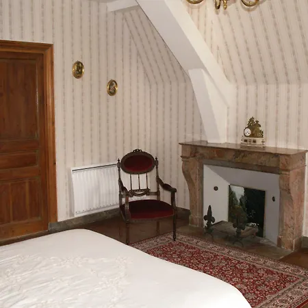 Chateau De La Court D'aron 3*