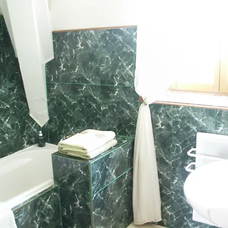 Chateau De La Court D'aron 3*