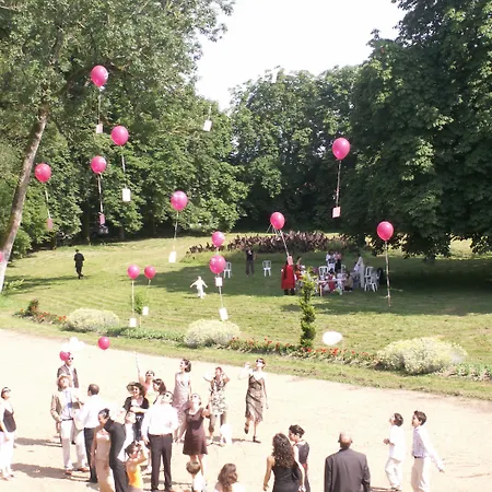 Chateau De La Court D'aron 3*