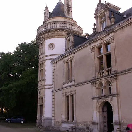 Alojamento de Acomodação e Pequeno-almoço Château De La Court D'aron 3*