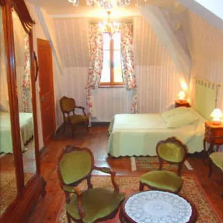 Château De La Court D'aron Saint-Cyr-en-Talmondais