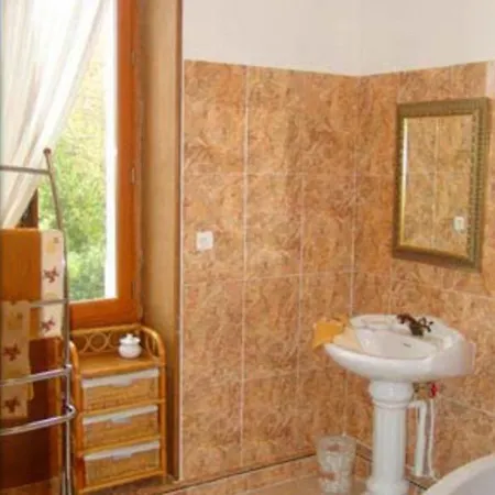 Chateau De La Court D'aron Bed & Breakfast 3*