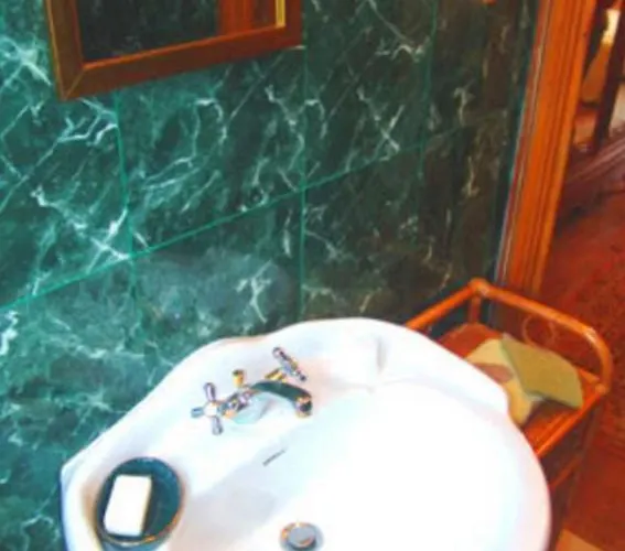 Château De La Court D'aron Couette-café