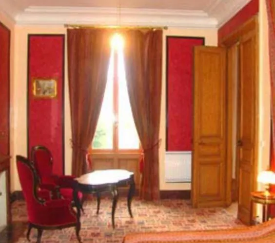 Château De La Court D'aron 3*