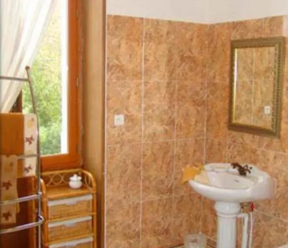 Château De La Court D'aron Couette-café 3*